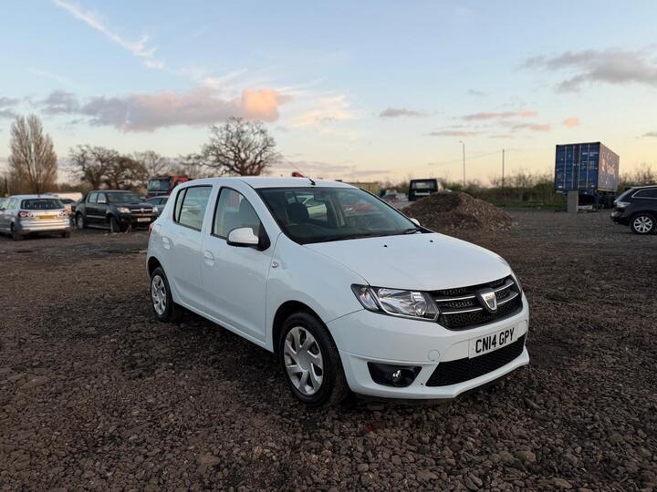 Dacia Sandero 0.9 TCe Laureate Euro 5 5dr Dacia Sandero 0.9 TCe Laureate Euro 5 5dr