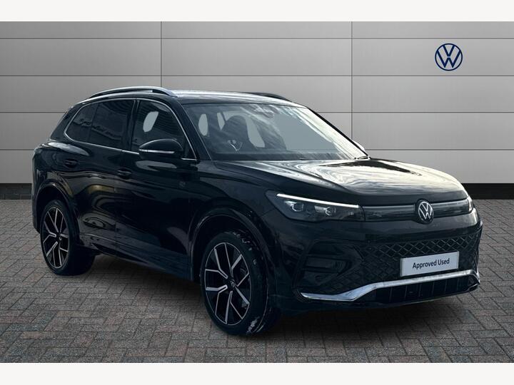 Volkswagen Tiguan 1.5 TSI EHybrid 19.7kWh R-Line DSG Euro 6 (s/s) 5dr Volkswagen Tiguan 1.5 TSI EHybrid 19.7kWh R-Line DSG Euro 6 (s/s) 5dr
