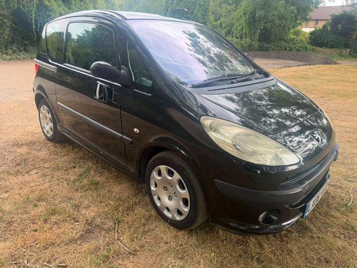Peugeot 1007 1.4 8v Dolce 3dr