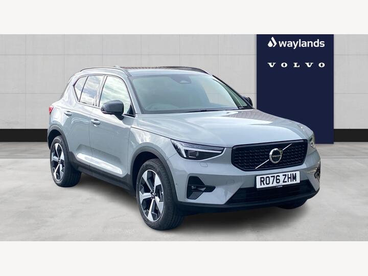 Volvo XC40 2.0 B3 MHEV Plus Dark DCT Auto Euro 6 (s/s) 5dr