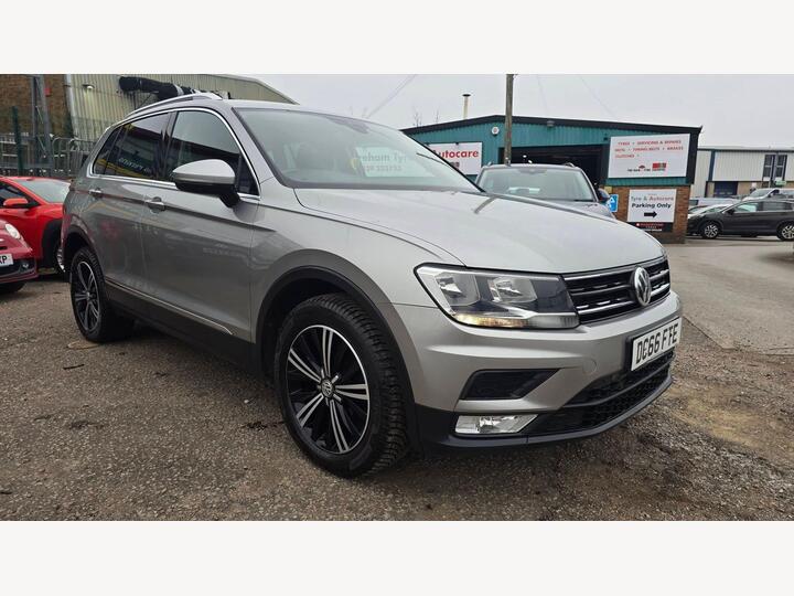 Volkswagen Tiguan 2.0 TDI BlueMotion Tech SE Navigation DSG 4Motion Euro 6 (s/s) 5dr