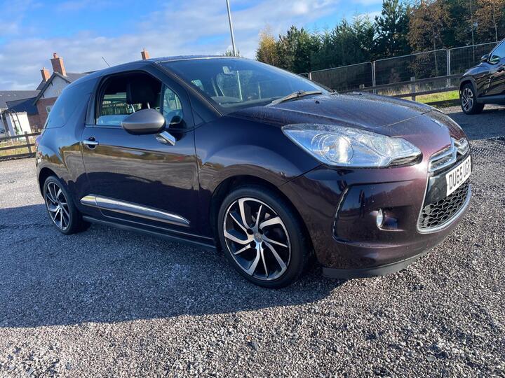 DS AUTOMOBILES DS 3 1.6 BlueHDi DStyle Nav Euro 6 (s/s) 3dr DS AUTOMOBILES DS 3 1.6 BlueHDi DStyle Nav Euro 6 (s/s) 3dr