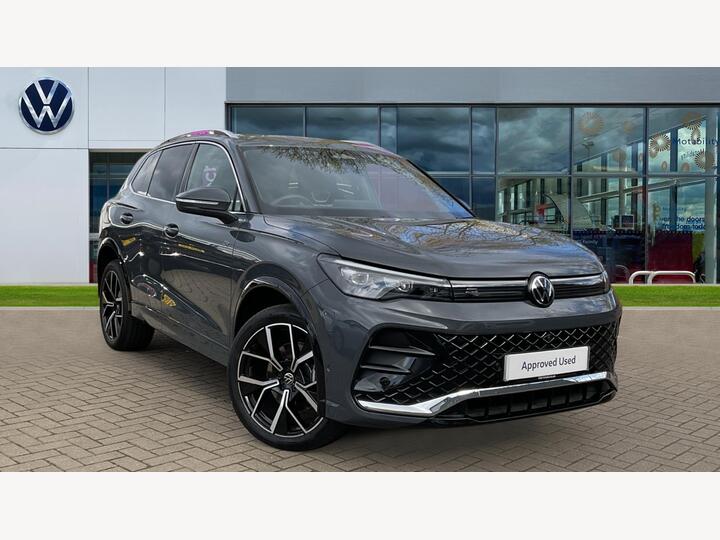 Volkswagen Tiguan 1.5 TSI EHybrid 19.7kWh R-Line DSG Euro 6 (s/s) 5dr Volkswagen Tiguan 1.5 TSI EHybrid 19.7kWh R-Line DSG Euro 6 (s/s) 5dr
