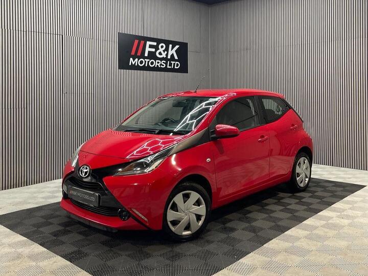 Toyota AYGO 1.0 VVT-i X-play Euro 6 5dr Toyota AYGO 1.0 VVT-i X-play Euro 6 5dr