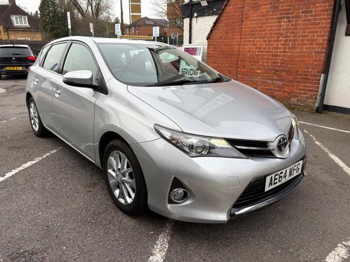 Toyota Auris 1.33 Dual VVT-i Icon Euro 5 (s/s) 5dr Toyota Auris 1.33 Dual VVT-i Icon Euro 5 (s/s) 5dr