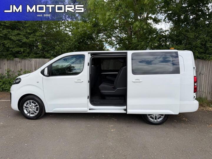 Vauxhall VIVARO 2.0 Turbo D 3100 Sportive Crew Van Auto L2 H1 Euro 6 (s/s) 5dr