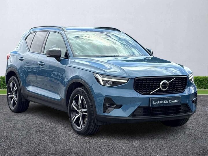 Volvo XC40 2.0 B3 MHEV Plus Dark DCT Auto Euro 6 (s/s) 5dr