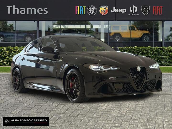 Alfa Romeo Giulia 2.9 V6 Bi-Turbo Quadrifoglio Auto Euro 6 (s/s) 4dr Alfa Romeo Giulia 2.9 V6 Bi-Turbo Quadrifoglio Auto Euro 6 (s/s) 4dr