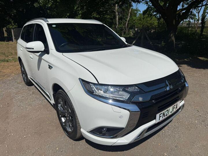 Mitsubishi OUTLANDER 2.4h TwinMotor 13.8kWh Dynamic Safety CVT 4WD Euro 6 (s/s) 5dr