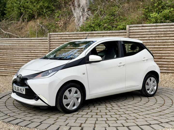 Toyota AYGO 1.0 VVT-i X-play X-shift Euro 6 5dr