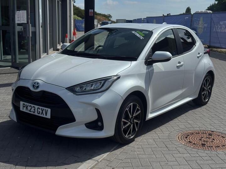 Toyota Yaris 1.5 VVT-h Design E-CVT Euro 6 (s/s) 5dr