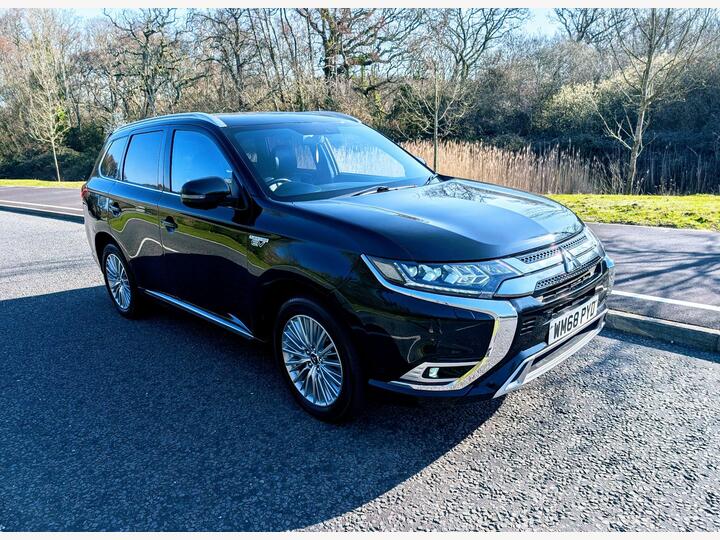 Mitsubishi Outlander 2.4h TwinMotor 13.8kWh 4h CVT 4WD Euro 6 (s/s) 5dr Mitsubishi Outlander 2.4h TwinMotor 13.8kWh 4h CVT 4WD Euro 6 (s/s) 5dr