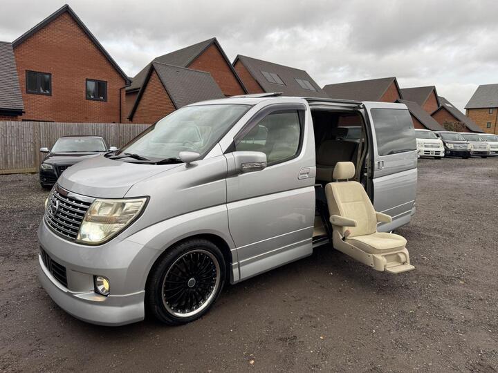 Nissan ELGRAND 2.5 V6 | VG | SERIES 3 Nissan ELGRAND 2.5 V6 | VG | SERIES 3