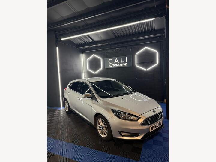 Ford Focus 1.0T EcoBoost Zetec Euro 6 (s/s) 5dr