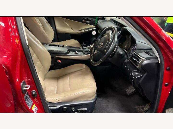 Lexus IS 2.5 300h Advance E-CVT Euro 6 (s/s) 4dr