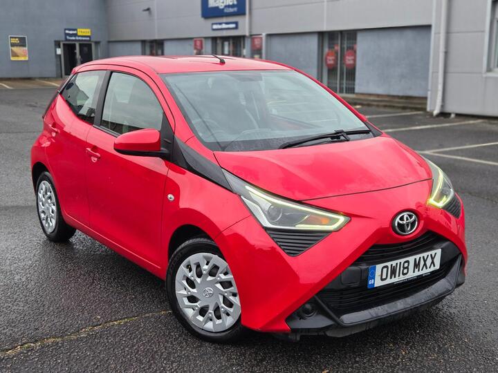 Toyota AYGO 1.0 VVT-i X-play X-shift Euro 6 5dr Toyota AYGO 1.0 VVT-i X-play X-shift Euro 6 5dr