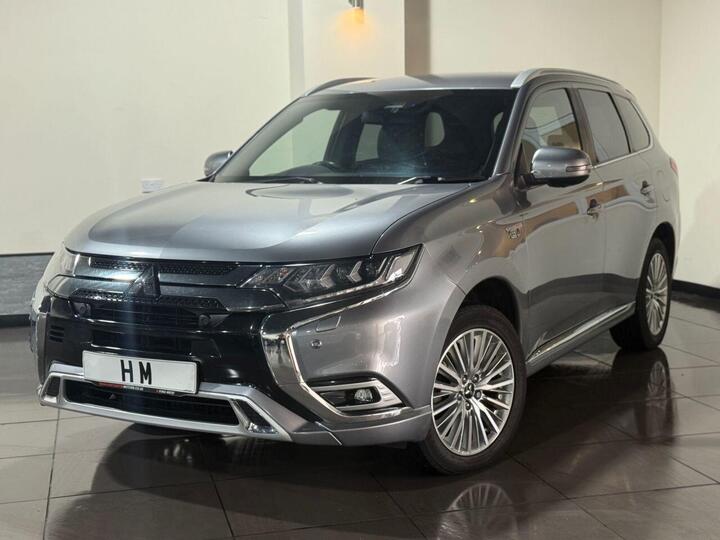 Mitsubishi OUTLANDER 2.4h TwinMotor 13.8kWh 4hs CVT 4WD Euro 6 (s/s) 5dr Mitsubishi OUTLANDER 2.4h TwinMotor 13.8kWh 4hs CVT 4WD Euro 6 (s/s) 5dr