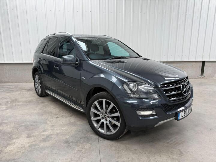 Mercedes-Benz M Class 3.0 ML350 CDI V6 BlueEfficiency Grand Edition G-Tronic 4WD Euro 5 5dr Mercedes-Benz M Class 3.0 ML350 CDI V6 BlueEfficiency Grand Edition G-Tronic 4WD Euro 5 5dr
