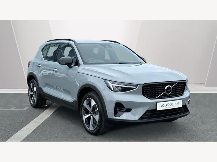 Volvo XC40 2.0 B3 MHEV Plus Dark DCT Auto Euro 6 (s/s) 5dr