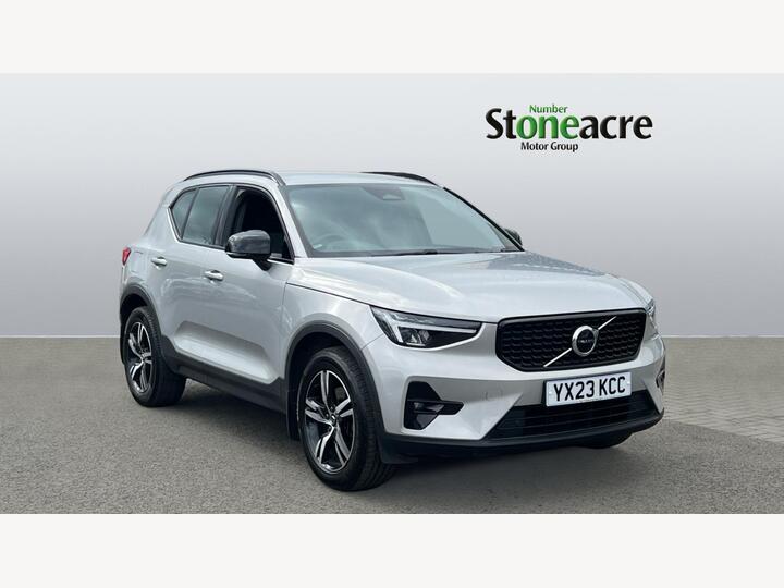Volvo XC40 2.0 B3 MHEV Plus Dark DCT Auto Euro 6 (s/s) 5dr
