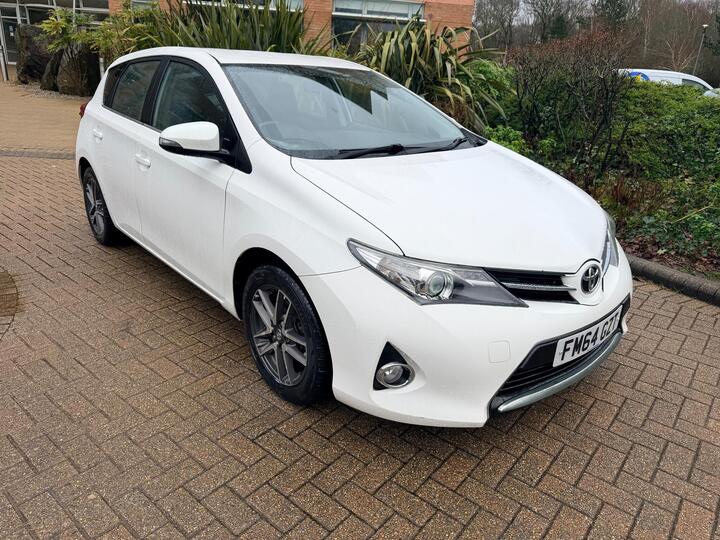 Toyota Auris 1.6 V-Matic Icon Plus Euro 5 5dr Toyota Auris 1.6 V-Matic Icon Plus Euro 5 5dr