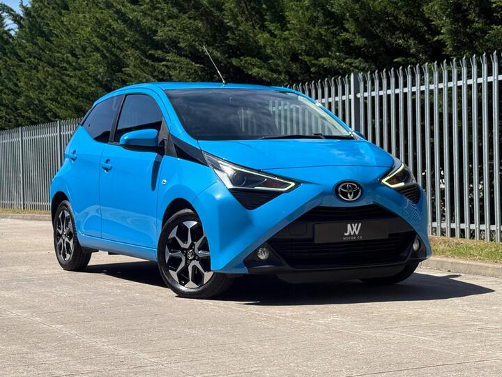 Toyota AYGO 1.0 VVT-i X-plore Euro 6 5dr Toyota AYGO 1.0 VVT-i X-plore Euro 6 5dr