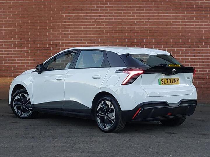 MG MG4 64kWh SE Long Range Auto 5dr