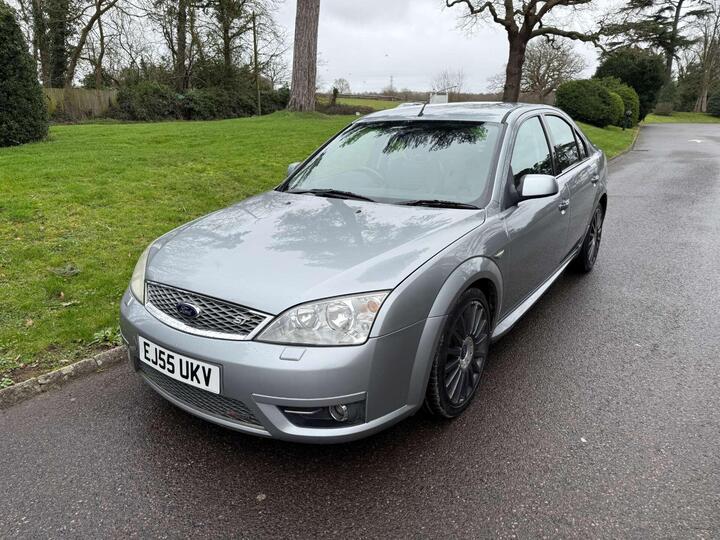 Ford Mondeo 3.0 ST-220 5dr