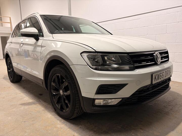 Volkswagen Tiguan 2.0 TDI BlueMotion Tech SE Navigation DSG 4Motion Euro 6 (s/s) 5dr