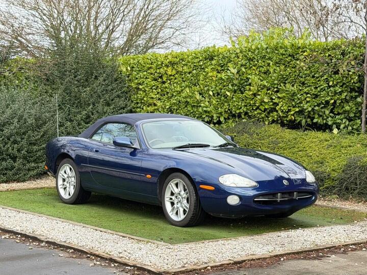 Jaguar XK8 CONVERTIBLE 4.0 2dr