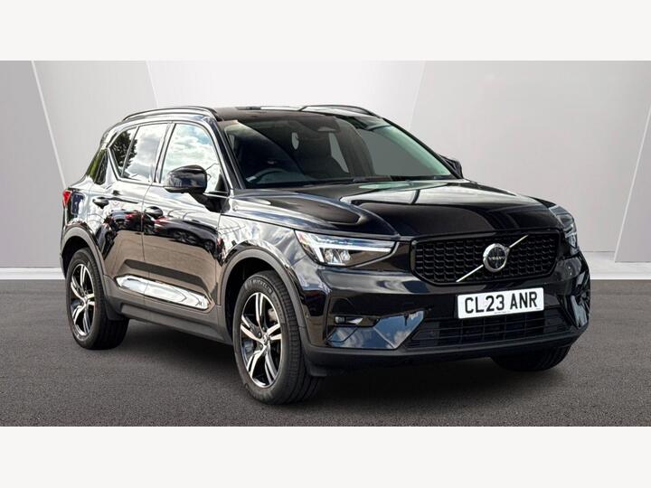 Volvo XC40 2.0 B3 MHEV Plus Dark DCT Auto Euro 6 (s/s) 5dr