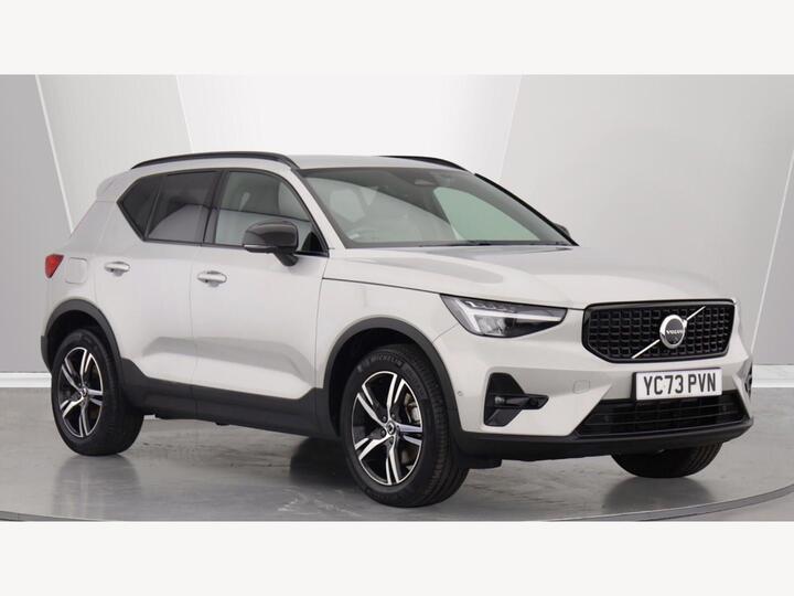 Volvo XC40 2.0 B3 MHEV Plus Dark DCT Auto Euro 6 (s/s) 5dr