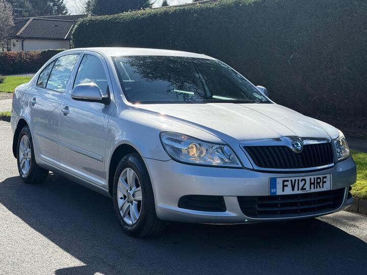 Skoda Octavia 1.6 TDI GreenLine II Euro 5 (s/s) 5dr Skoda Octavia 1.6 TDI GreenLine II Euro 5 (s/s) 5dr