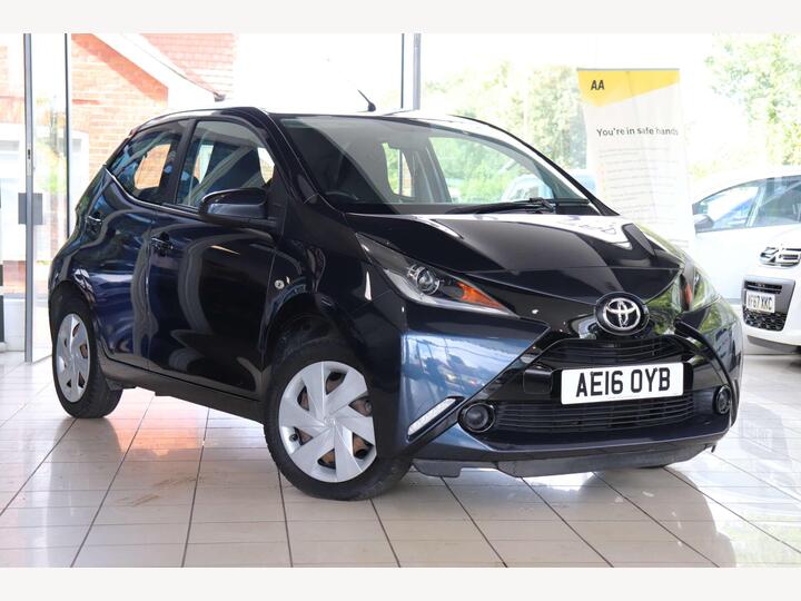 Toyota AYGO 1.0 VVT-i X-play X-shift Euro 5 5dr Euro 5 Toyota AYGO 1.0 VVT-i X-play X-shift Euro 5 5dr Euro 5