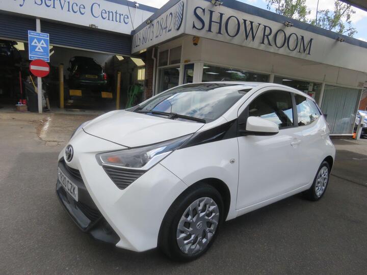 Toyota AYGO 1.0 VVT-i X-play X-shift Euro 6 5dr