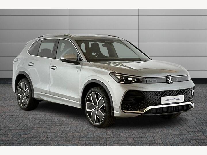Volkswagen Tiguan 2.0 TDI R-Line DSG Euro 6 (s/s) 5dr Volkswagen Tiguan 2.0 TDI R-Line DSG Euro 6 (s/s) 5dr