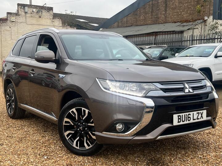 Mitsubishi Outlander 2.0h 12kWh GX3h+ CVT 4WD Euro 6 (s/s) 5dr Mitsubishi Outlander 2.0h 12kWh GX3h+ CVT 4WD Euro 6 (s/s) 5dr