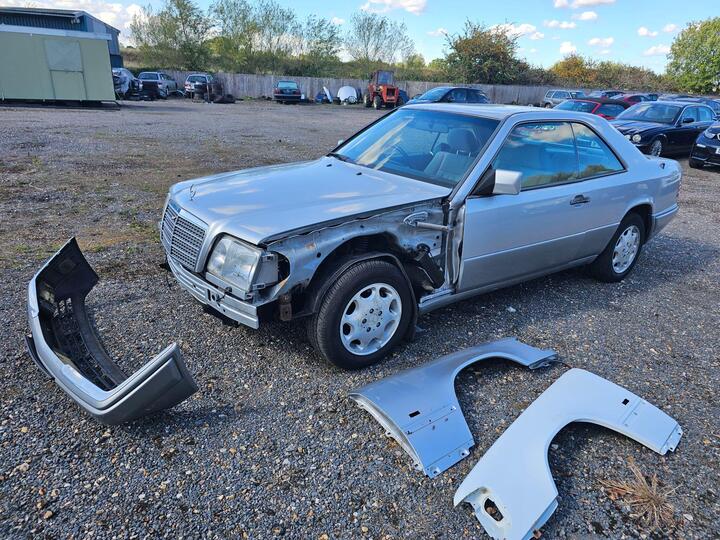 Mercedes-Benz E Class 3.2 E320 2dr Mercedes-Benz E Class 3.2 E320 2dr