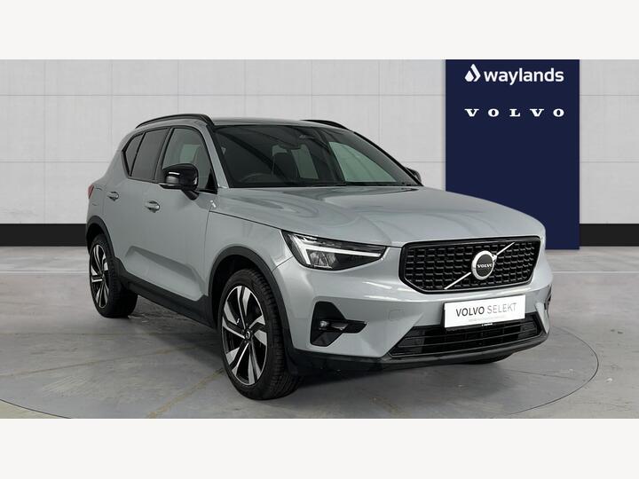 Volvo XC40 2.0 B4 MHEV Plus Dark DCT Auto Euro 6 (s/s) 5dr