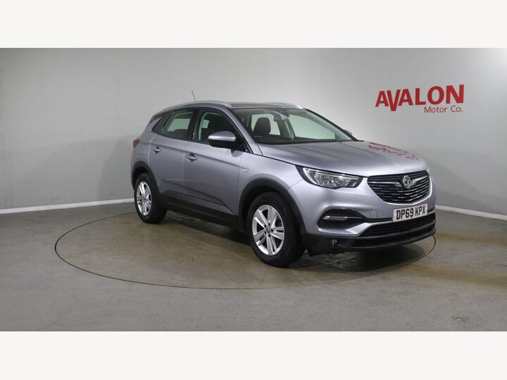 Vauxhall Grandland X 1.2 Turbo SE Euro 6 (s/s) 5dr Vauxhall Grandland X 1.2 Turbo SE Euro 6 (s/s) 5dr