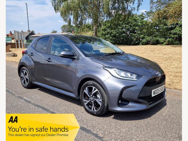 Toyota Yaris 1.5 VVT-h Design E-CVT Euro 6 (s/s) 5dr