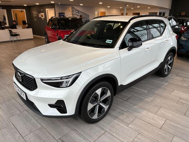 Volvo XC40 2.0 B3 MHEV Plus DCT Auto Euro 6 (s/s) 5dr