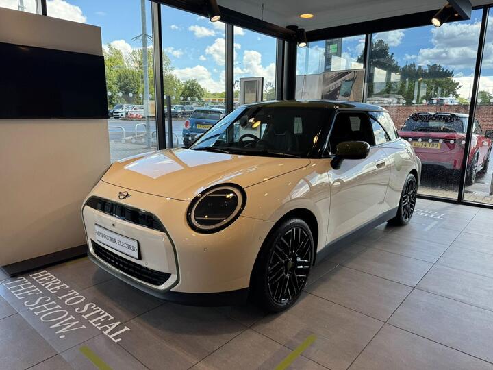 MINI Electric Cooper SE 54.2kWh Paul Smith Edition Auto 3dr