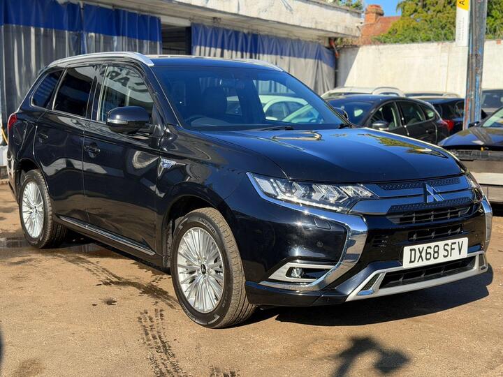 Mitsubishi Outlander 2.4h TwinMotor 13.8kWh 4h CVT 4WD Euro 6 (s/s) 5dr Mitsubishi Outlander 2.4h TwinMotor 13.8kWh 4h CVT 4WD Euro 6 (s/s) 5dr