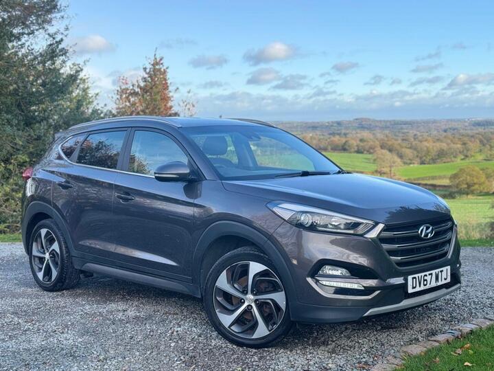 Hyundai TUCSON 2.0 CRDi Premium 4WD Euro 6 5dr Hyundai TUCSON 2.0 CRDi Premium 4WD Euro 6 5dr
