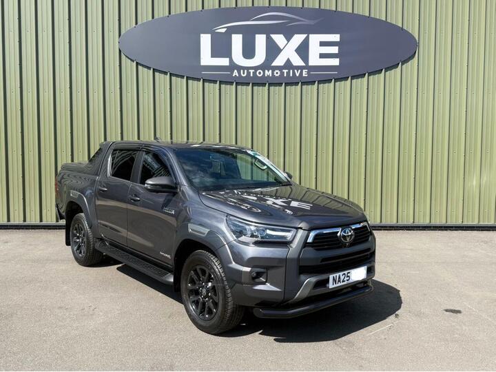 Toyota HI-LUX 2.8 D-4D-h Invincible X Auto 4WD Euro 6 4dr Toyota HI-LUX 2.8 D-4D-h Invincible X Auto 4WD Euro 6 4dr