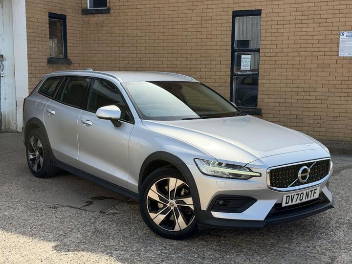 Volvo V60 CROSS COUNTRY 2.0 B5 MHEV Auto AWD Euro 6 (s/s) 5dr Volvo V60 CROSS COUNTRY 2.0 B5 MHEV Auto AWD Euro 6 (s/s) 5dr