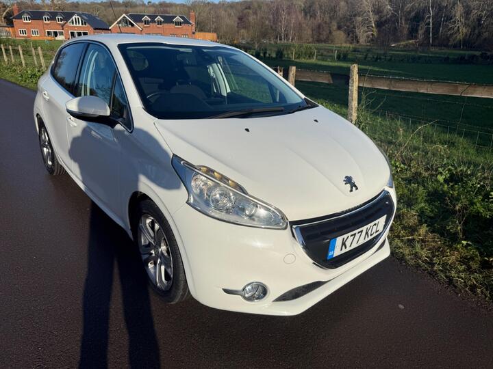 Peugeot 208 1.2 VTi PureTech Allure Euro 5 5dr