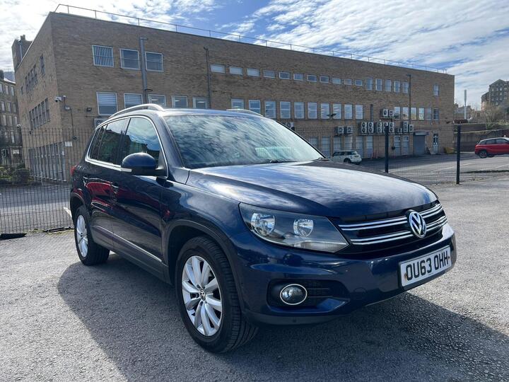 Volkswagen Tiguan 2.0 TDI BlueMotion Tech Escape DSG 4WD Euro 5 (s/s) 5dr Volkswagen Tiguan 2.0 TDI BlueMotion Tech Escape DSG 4WD Euro 5 (s/s) 5dr