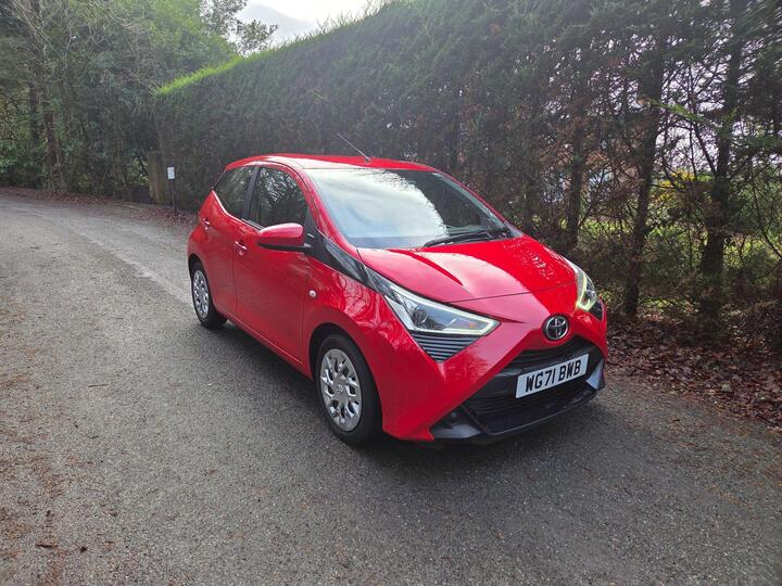 Toyota AYGO 1.0 VVT-i X-play Euro 6 (s/s) 5dr Toyota AYGO 1.0 VVT-i X-play Euro 6 (s/s) 5dr